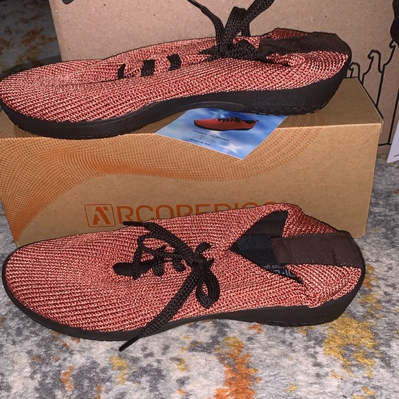 NIB Arcopedico Lace-up Style LS, sz EU 40/US 8.5M - Picture 1 of 3
